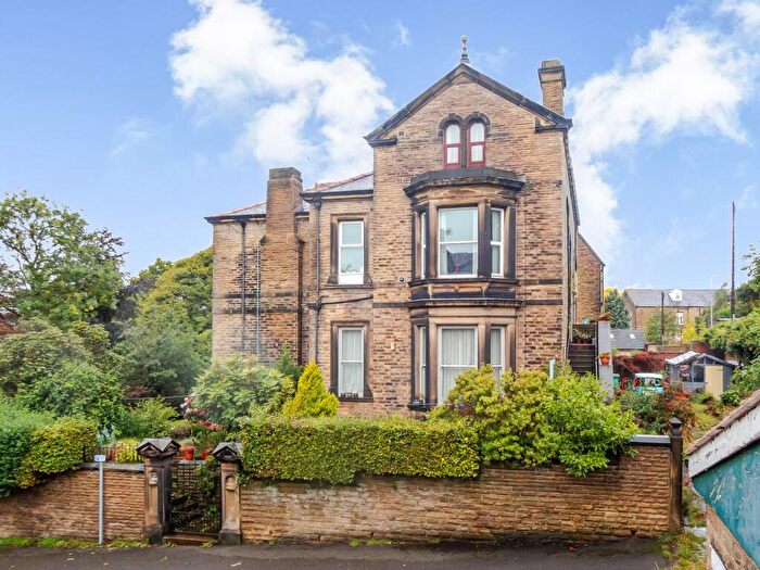 2 Bedroom Flat For Sale In Afton Lodge E Park Drive Huddersfield, HD1
