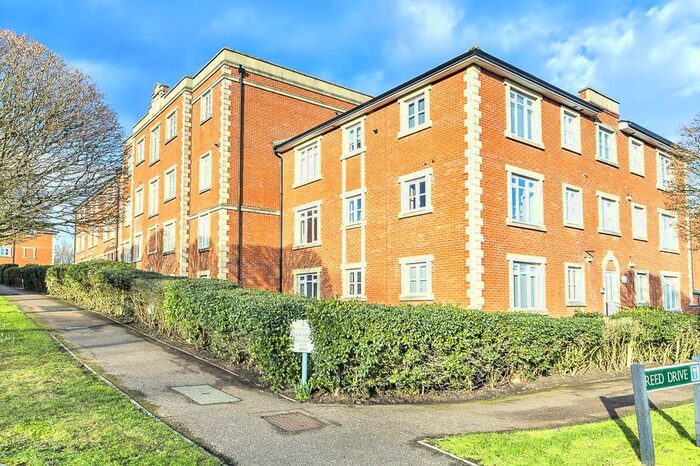 2 Bedroom Flat To Rent In Reed Drive, Royal Earlswood Park, Redhill, Surrey, RH1