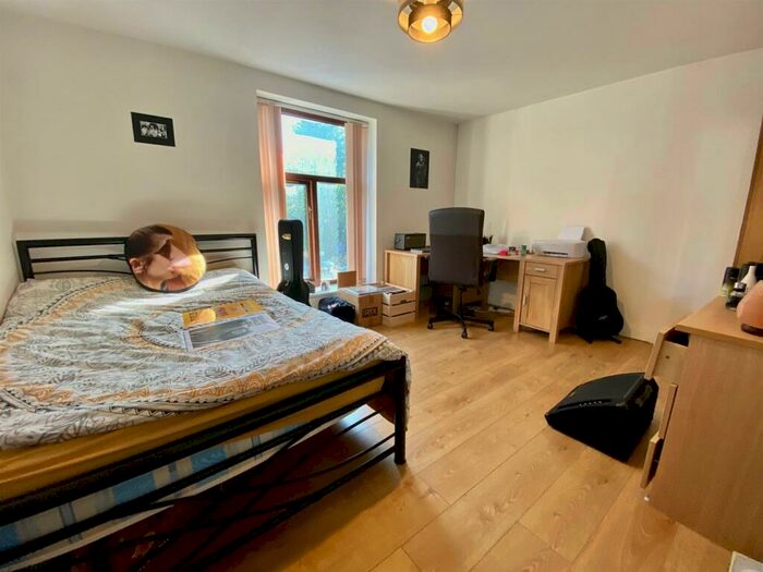 2 Bedroom Apartment To Rent In Bayhall Apartments, Huddersfield, HD1
