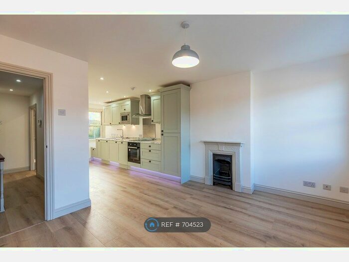 3 Bedroom Maisonette To Rent In Bridge Road, Uxbridge, UB8