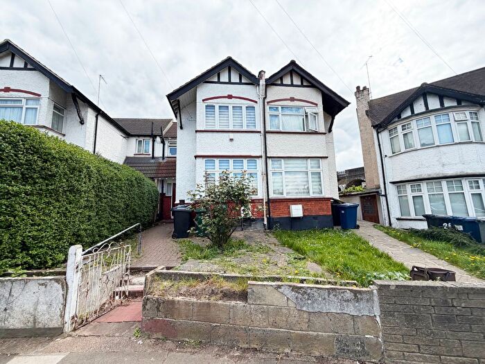 3 Bedroom Terraced House For Sale In Woodville Road, London, NW11