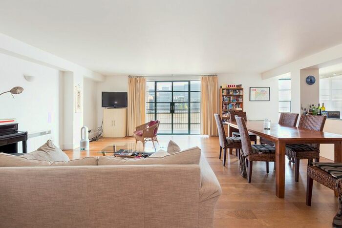 2 Bedroom Flat To Rent In Horseshoe Wharf, Clink Street, London, SE1