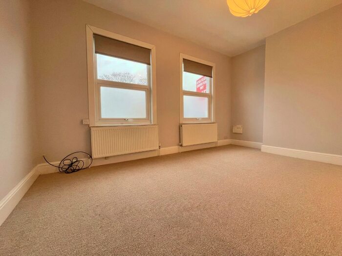 2 Bedroom Flat To Rent In Station Approach, Shepperton, TW17