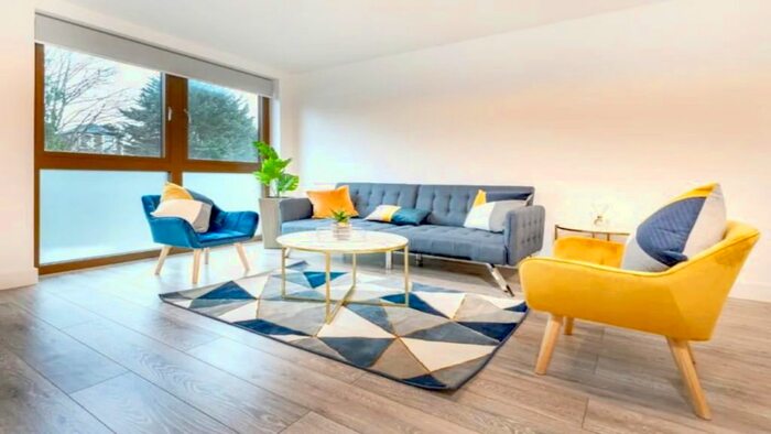 2 Bedroom Flat To Rent In Aldenham Road, Bushey, WD19