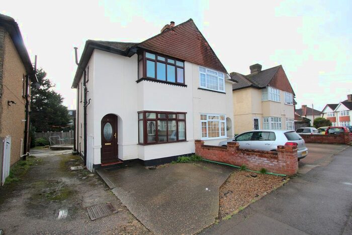3 Bedroom Semi-Detached House To Rent In Linkscroft Avenue, Ashford, TW15
