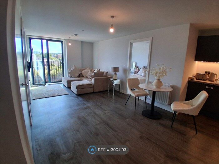 2 Bedroom Flat To Rent In Princes Wharf, Liverpool, L5