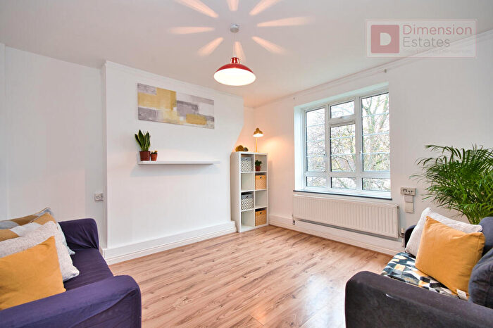 3 Bedroom Flat To Rent In Brooke Road, Upper Clapton, Hackney, London, E5