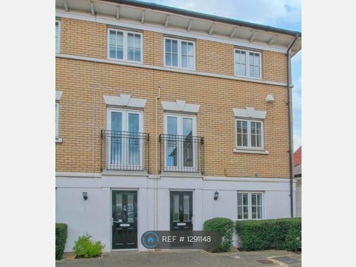 4 Bedroom End Of Terrace House To Rent In George Williams Way, Colchester CO1