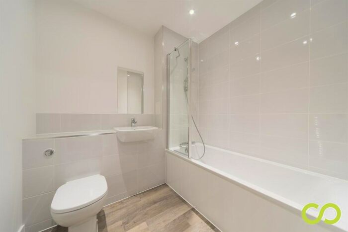 1 Bedroom Flat To Rent In Tavernelle House, High Street, Sutton, SM1