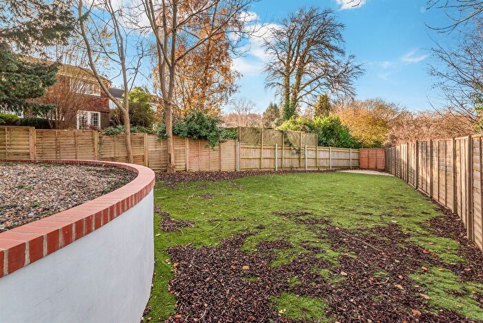 2 Bedroom Flat For Sale In Kingswood Way, Selsdon, South Croydon, CR2