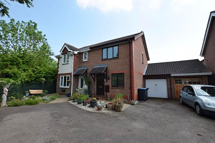 2 Bedroom House To Rent In Wedgewood Drive, Harlow, CM17