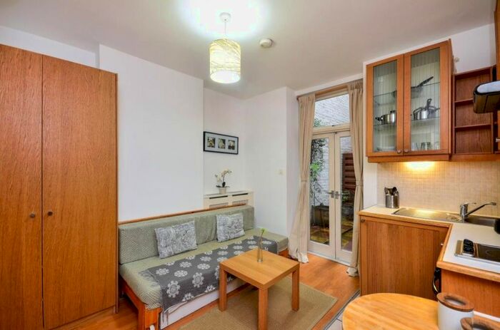 Studio To Rent In Gloucester Street, Pimlico, London, SW1V