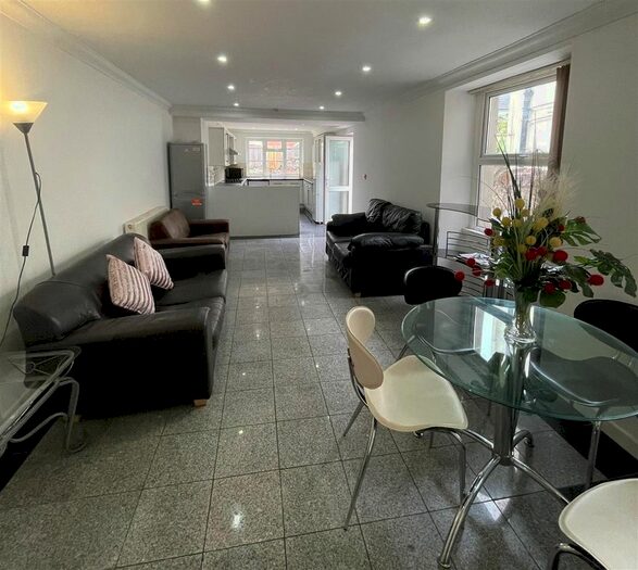 7 Bedroom Terraced House To Rent In Miskin Street, Cardiff, CF24