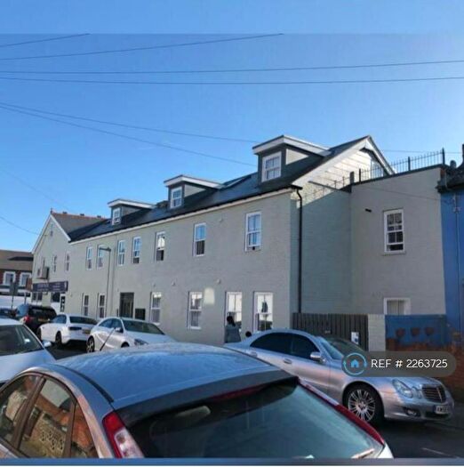 2 Bedroom Flat To Rent In Connaught Road, Reading, RG30