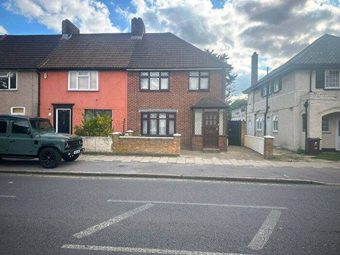 3 Bedroom End Of Terrace House To Rent In Woodward Road, Dagenham, RM9