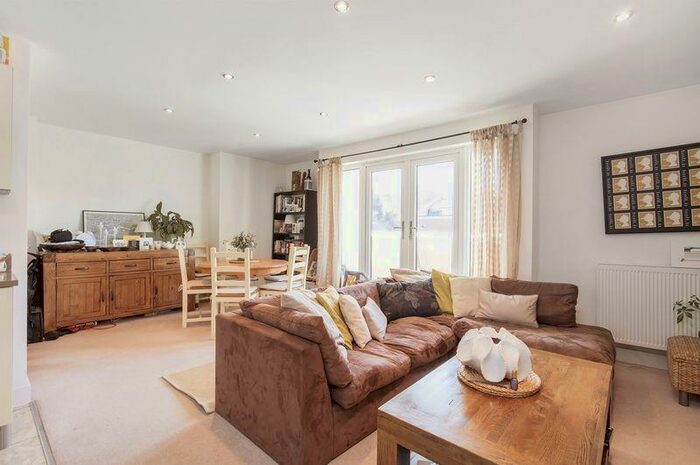 3 Bedroom Apartment To Rent In Chilbolton Avenue, Winchester, SO22