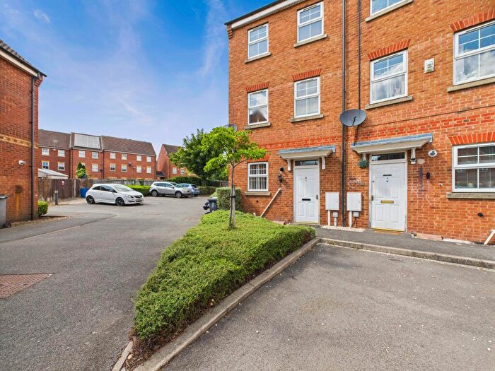 5 Bedroom Town House To Rent In Englewood Close, Leicester, LE4