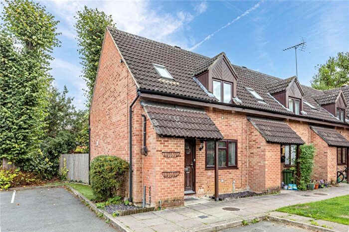 2 Bedroom Property For Sale In The Yews, Royston Road, Byfleet, West Byfleet, KT14