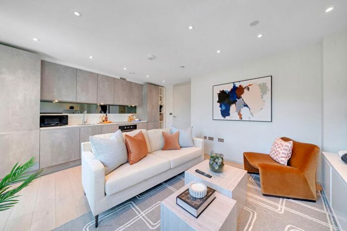 3 Bedroom Flat For Sale In Seven Sisters Road, London, N7