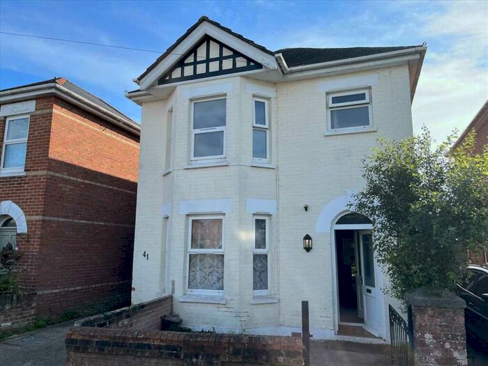 5 Bedroom Detached House To Rent In Alton Road, Bournemouth, BH10