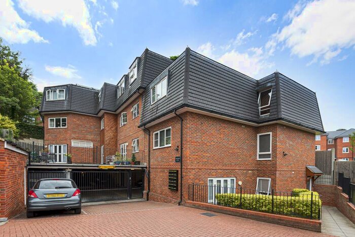 2 Bedroom Apartment To Rent In Hospital Hill, Chesham, HP5