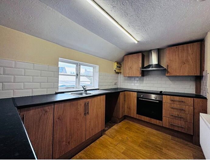 3 Bedroom Flat To Rent In Tonbridge, Kent, TN10