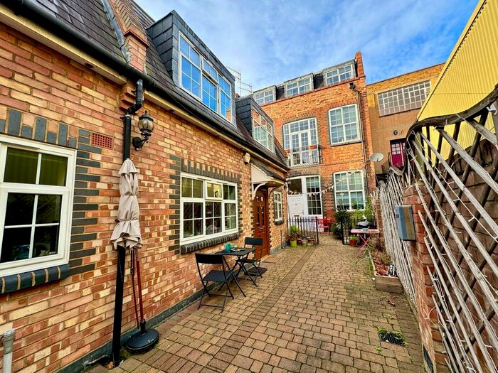 2 Bedroom Mews To Rent In Bavaria Road, Upper Holloway, N19