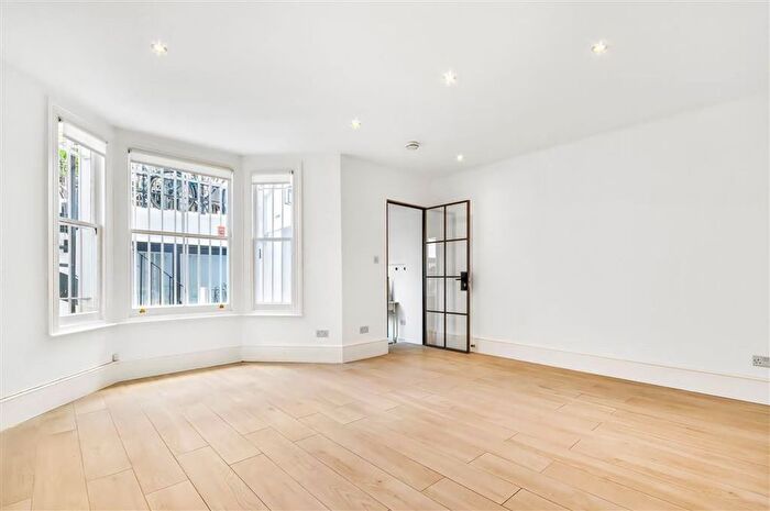 2 Bedroom Flat To Rent In Glebe Place, Chelsea, SW3