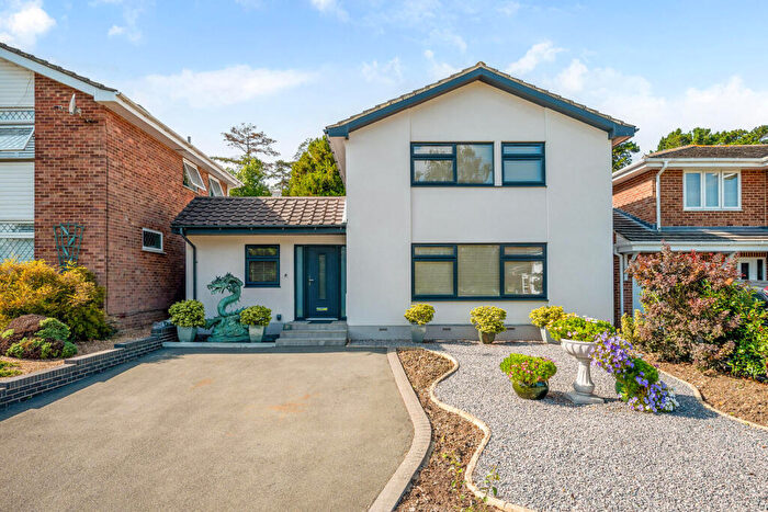 4 Bedroom Detached House For Sale In Pitchpond Road, Warsash, Southampton, SO31