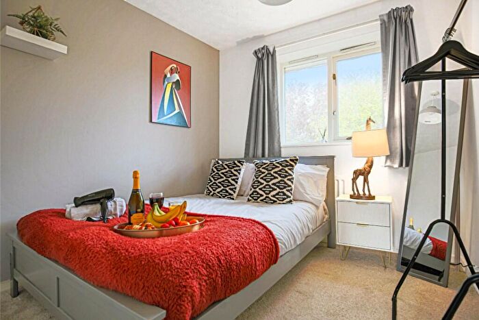 3 Bedroom House To Rent In The Oval, Milton Keynes, Buckinghamshire, MK6