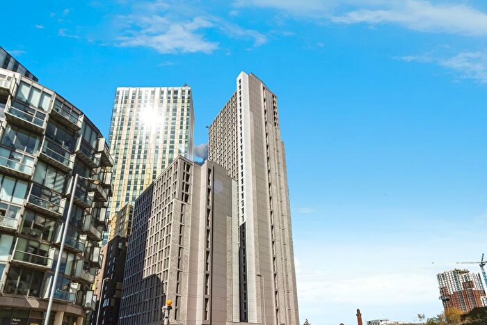 2 Bedroom Flat To Rent In Greengate, Salford, Greater Manchester, M3