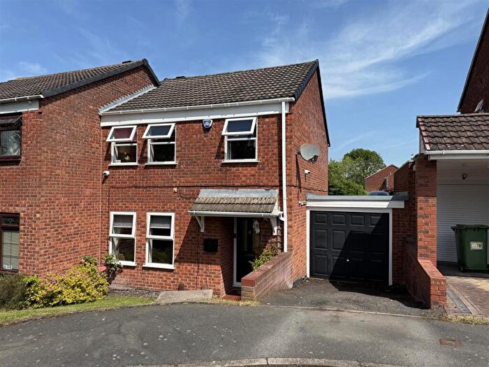 3 Bedroom Semi Detached House For Sale In Beeston Close, Brierley Hill, DY5