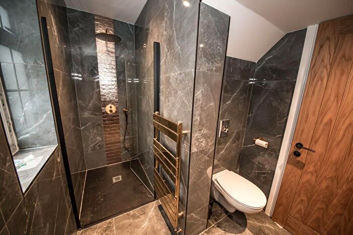 4 Bedroom Semi-Detached House To Rent In Sutherland Avenue, Leeds, West Yorkshire, LS8