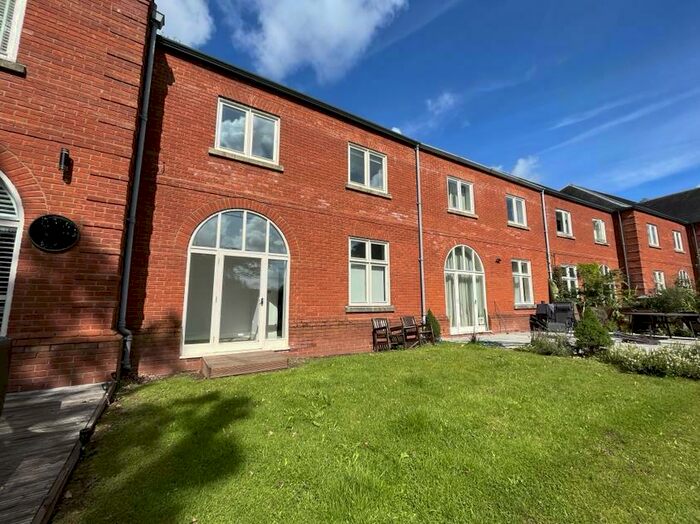 2 Bedroom Mews For Sale In Park Row, Bretby, Burton-On-Trent, DE15