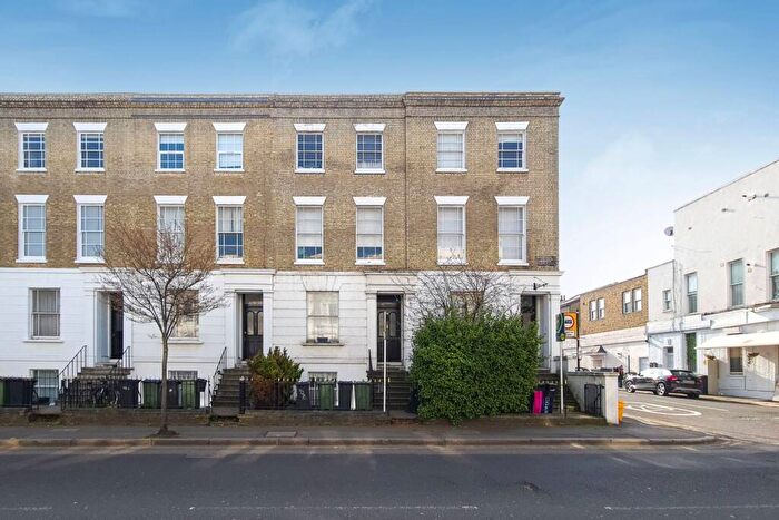 3 Bedroom Flat To Rent In Coldharbour Lane, Camberwell, London, SE5