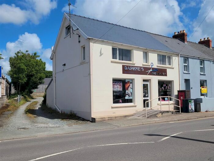 2 Bedroom Flat To Rent In Flat Above Portfield, H/West, SA61