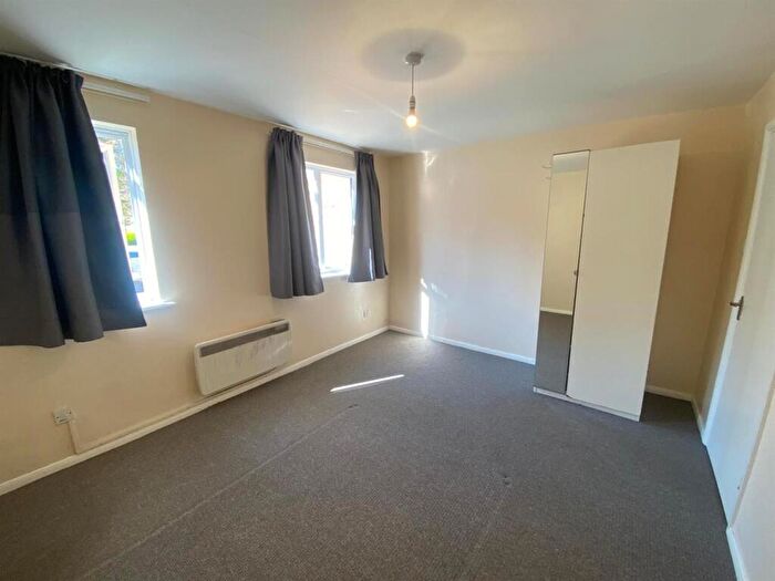 1 Bedroom Flat To Rent In Gartons Close, Enfield, EN3