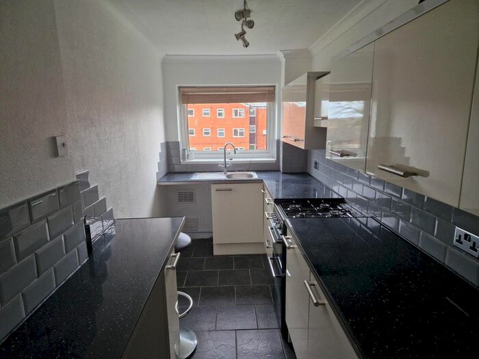 2 Bedroom Flat To Rent In May Farm Close, Birmingham, B47