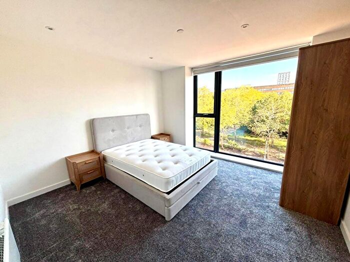 2 Bedroom Flat To Rent In Buckingham Court, MK9