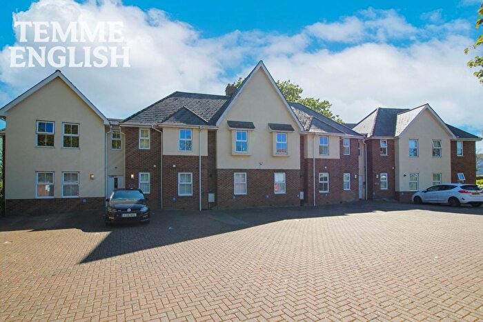 2 Bedroom Flat For Sale In Weir Gardens, Sovereign Court, SS6