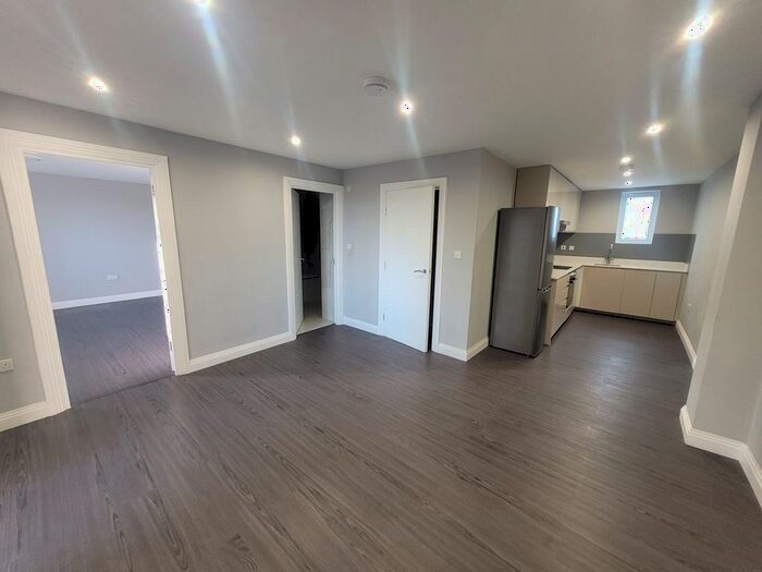 2 Bedroom Flat To Rent In High Street, Slough, SL1