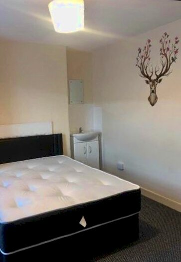 4 Bedroom Terraced House To Rent In Vincent Street, Sandfiels, Swansea, SA1