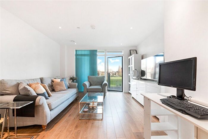 1 Bedroom Flat To Rent In Madeira Street, London, E14