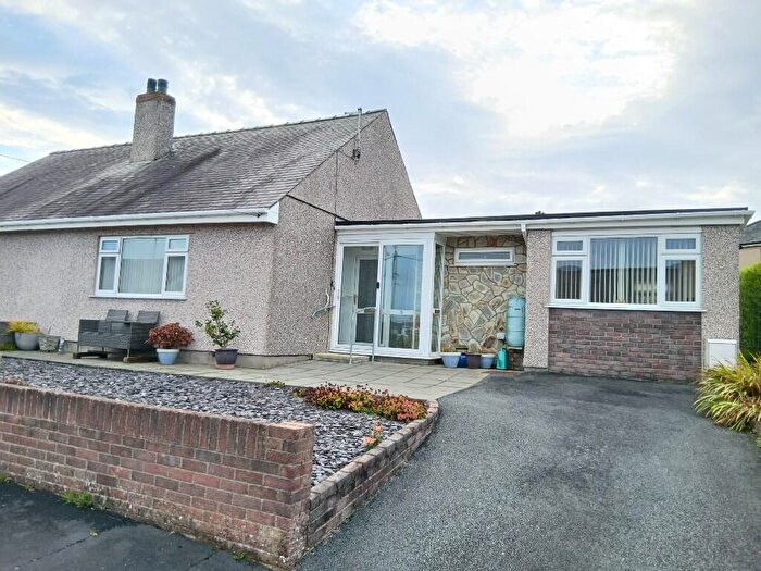 2 Bedroom Semi Detached House For Sale In Bethel, LL55