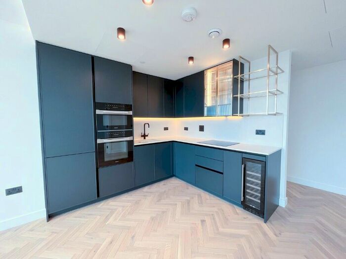 2 Bedroom Flat To Rent In Valencia Tower, Place, London, EC1V