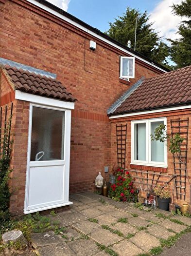 2 Bedroom Semi-Detached House To Rent In Knowles Close, Rushden, NN10