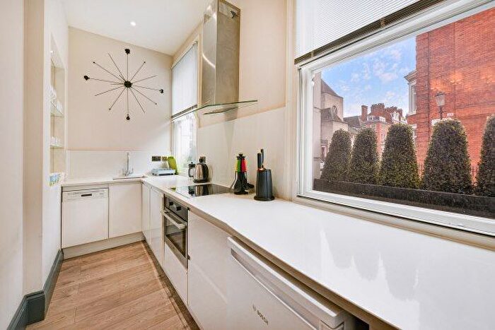 1 Bedroom Flat To Rent In Ovington Square, London, SW3