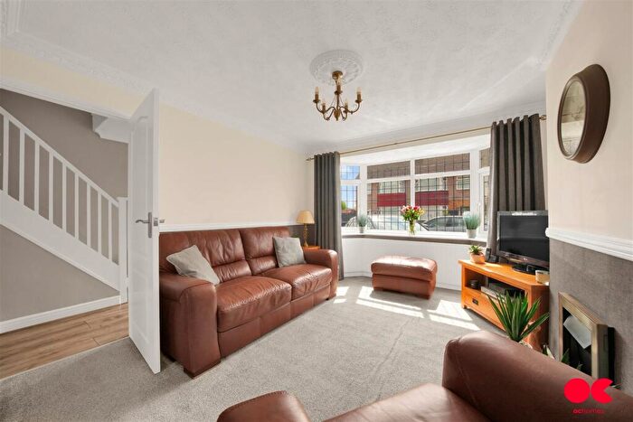 3 Bedroom Terraced House For Sale In South Hall Drive, Rainham, RM13