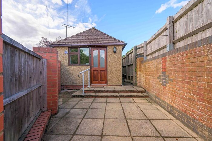 1 Bedroom Detached Bungalow For Sale In Pipers Hill Road, Kettering, NN15