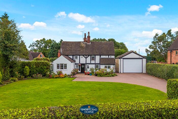 3 Bedroom Detached House For Sale In Hawkes Mill Lane, Allesley, Coventry, CV5